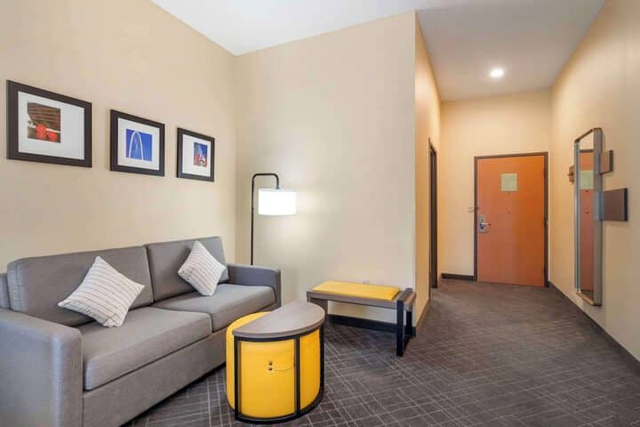 Room 14 of 48