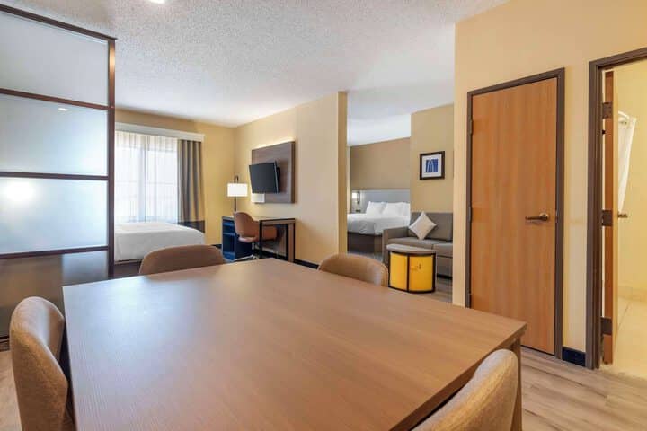 Room 19 of 48