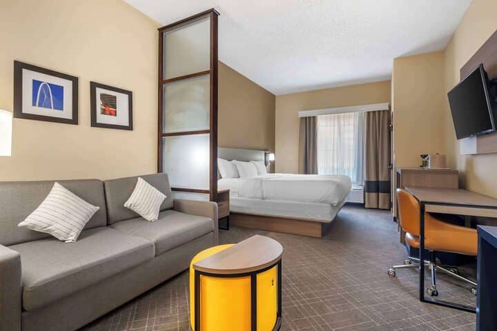 Room 10 of 48
