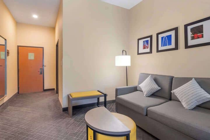 Room 11 of 48