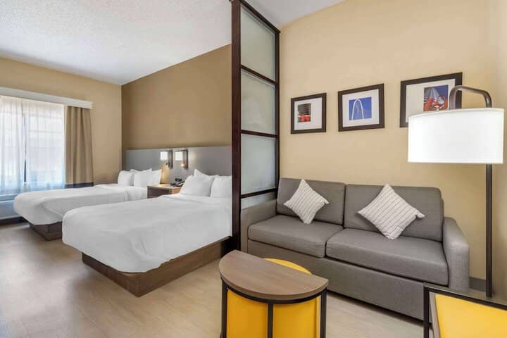 Room 27 of 48